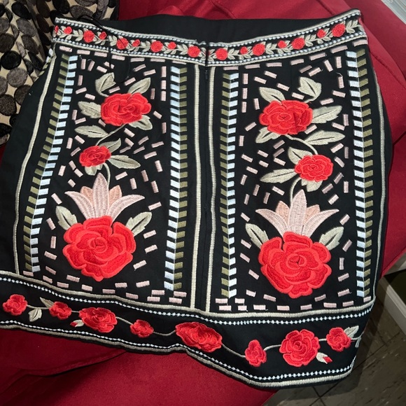 Herencia collection MORELOS embroidered skirt BN - Picture 2 of 2